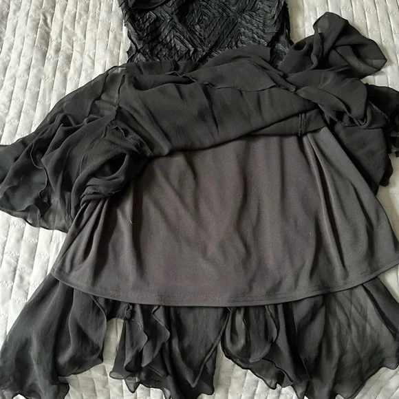 Elegant Black Evening Dress - Picture 6 of 6